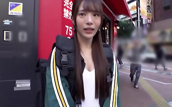 Japanese Amateur Fucked by a Luscious Delivery Girl!